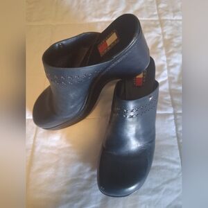 Vintage Tommy Hilfiger Women's Blue Clogs